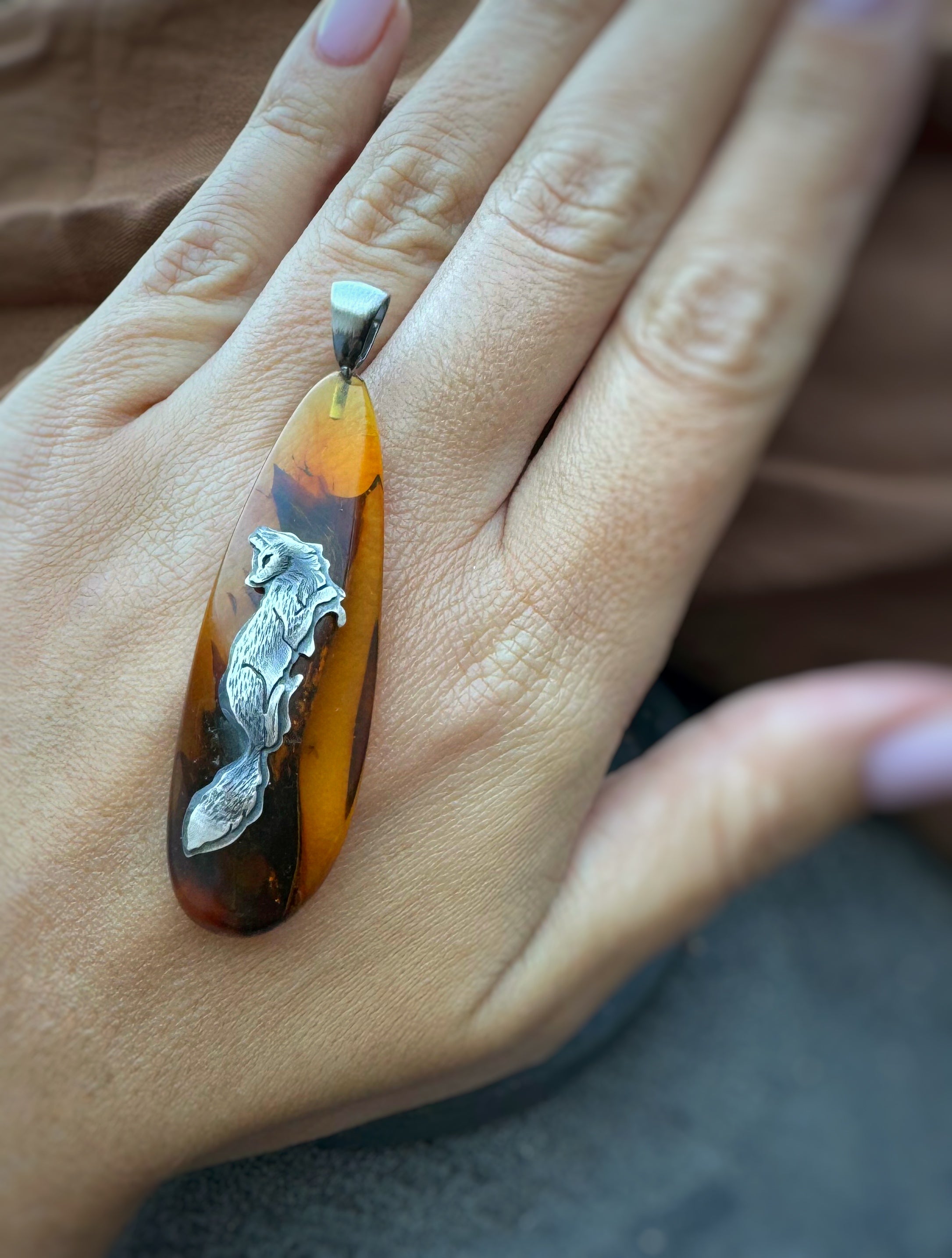 The Climbing Fox & Amber