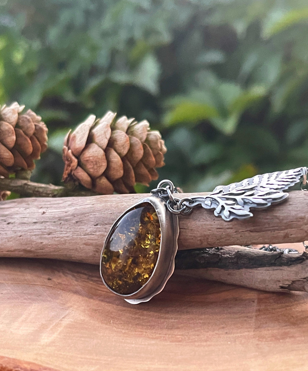 The Foliage Necklace - Green Amber