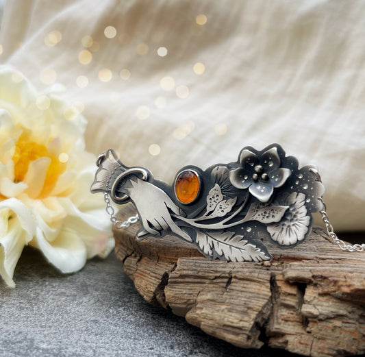 The Bouquet & Amber Necklace