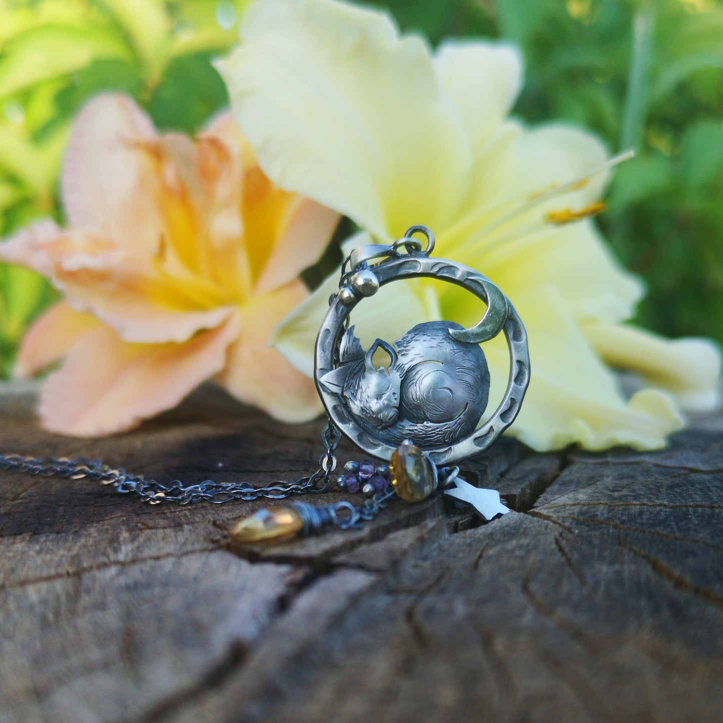 The Sleeping Cat Necklace - Citrine & Amethyst