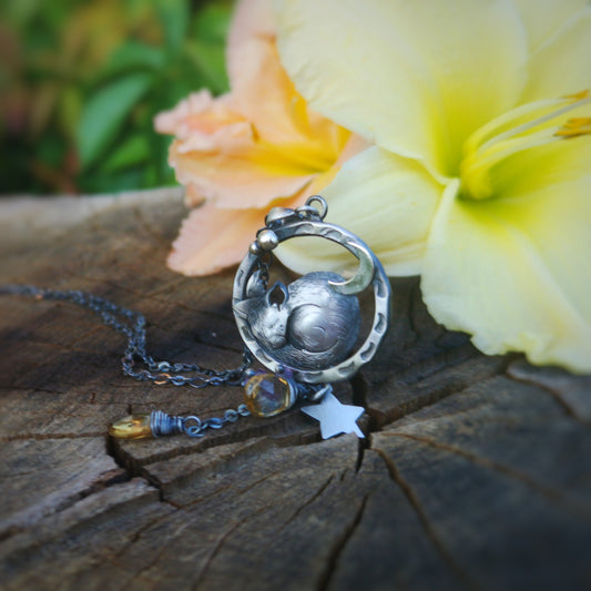 The Sleeping Cat Necklace - Citrine & Amethyst