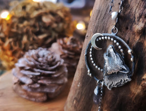 The Wolf Necklace - Moss Amethyst