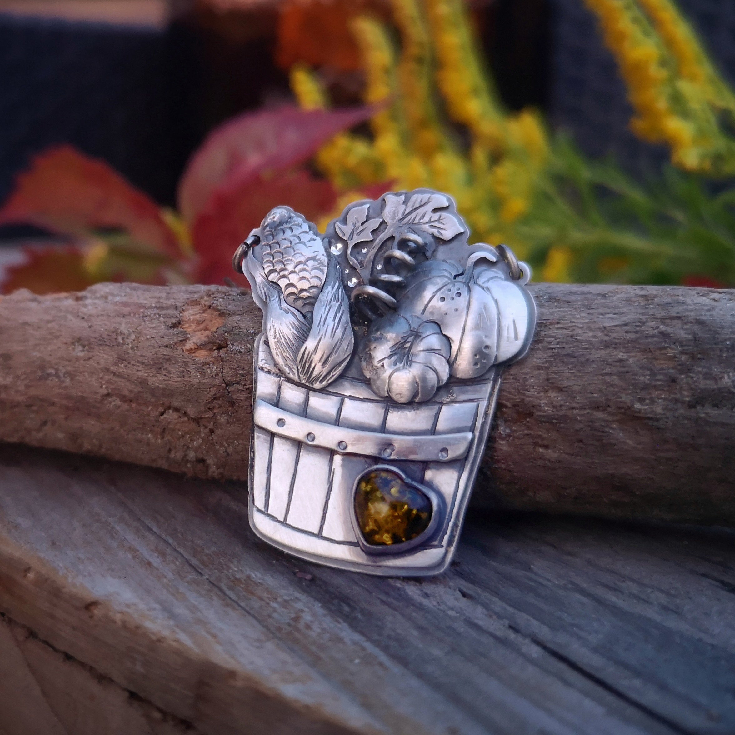 The Autumn Foliage Barrel Necklace