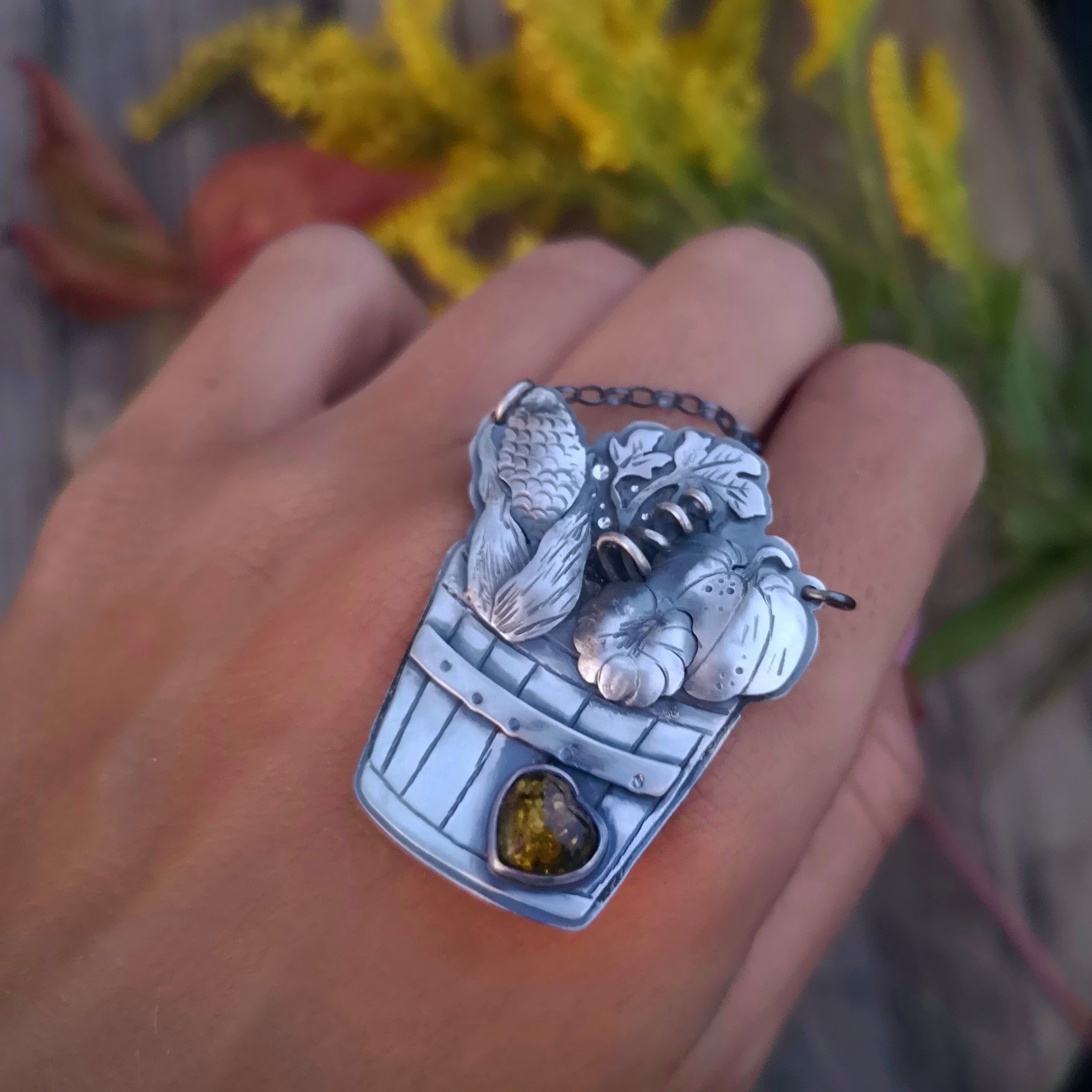 The Autumn Foliage Barrel Necklace