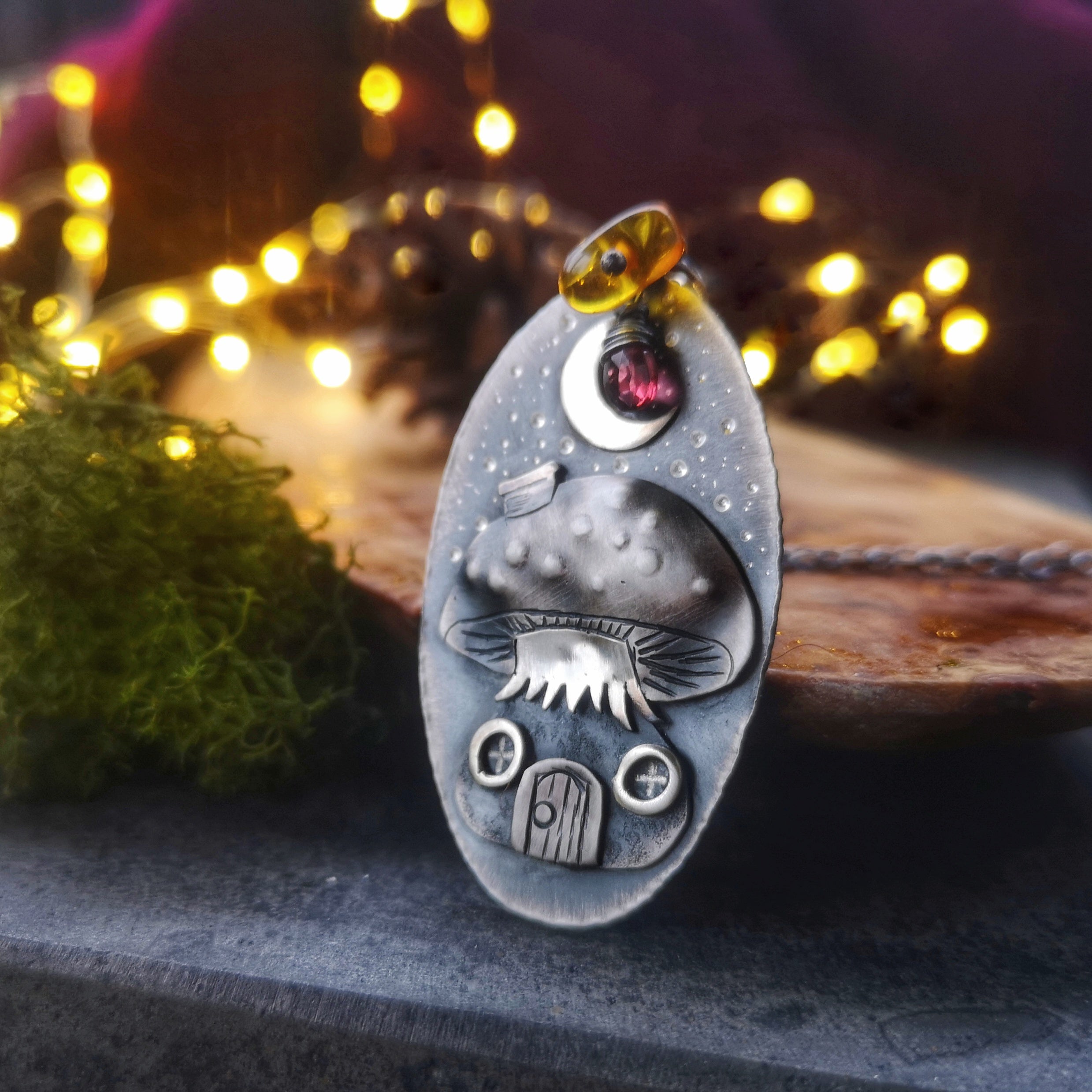 The Elf's House Necklace - Toadstool House