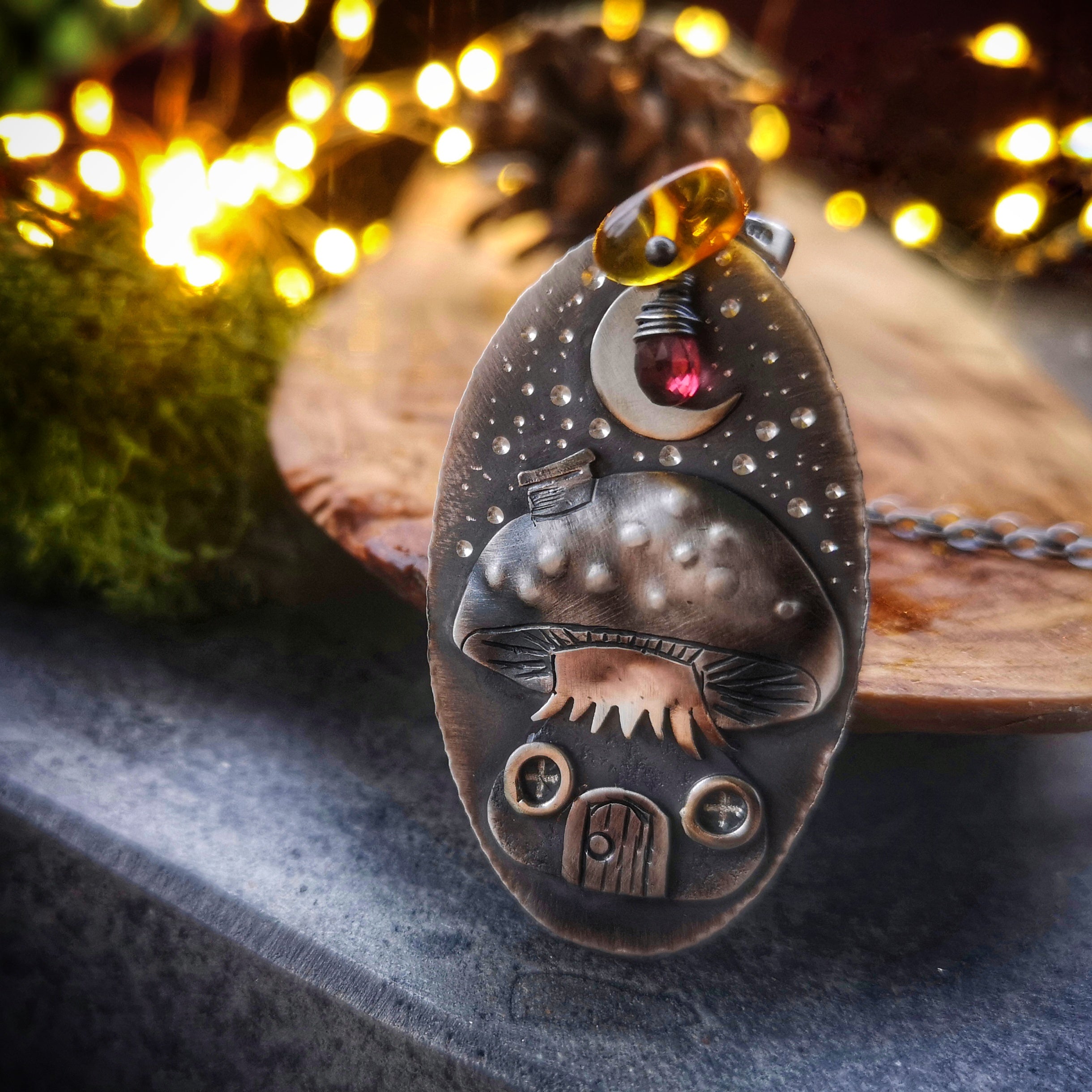 The Elf's House Necklace - Toadstool House