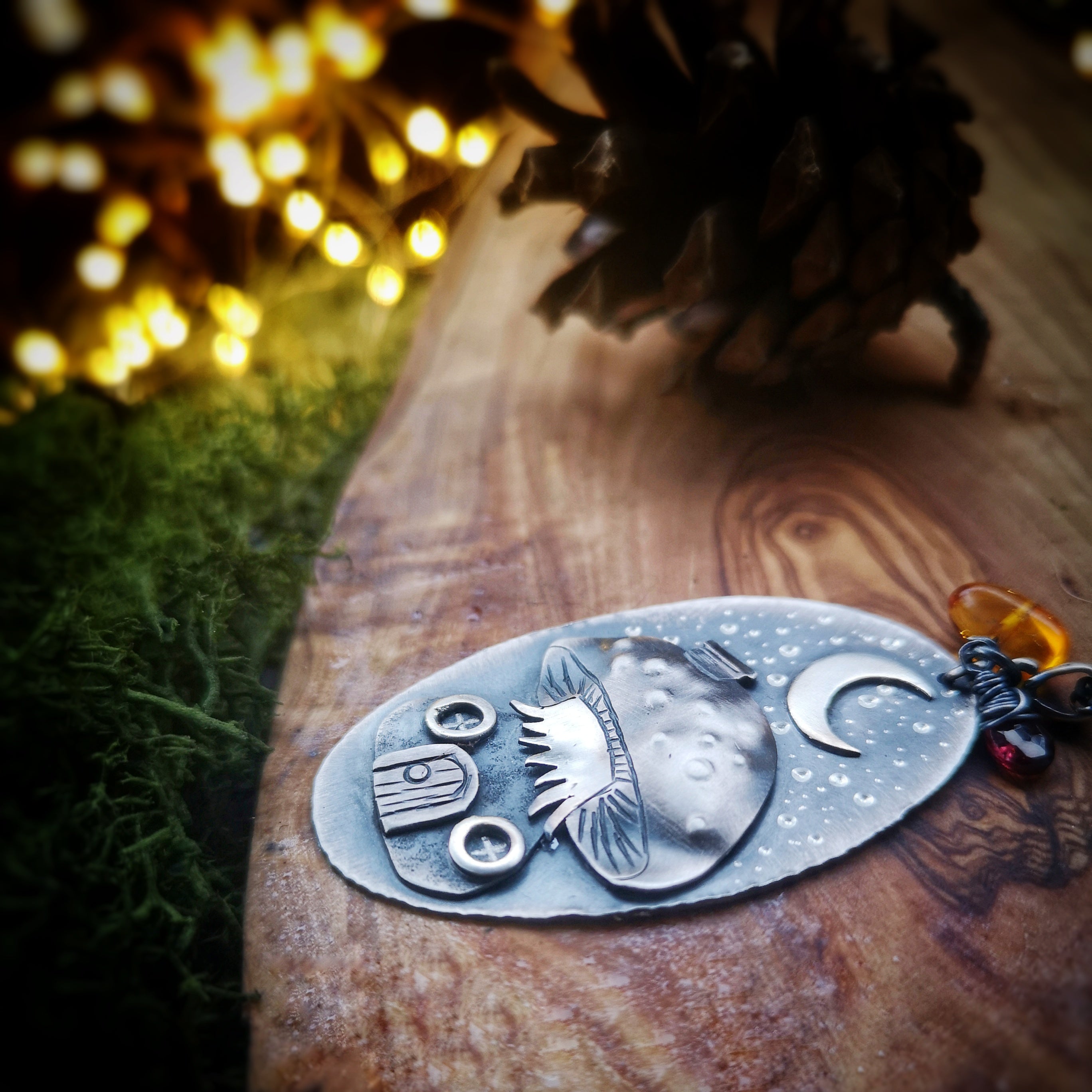 The Elf's House Necklace - Toadstool House