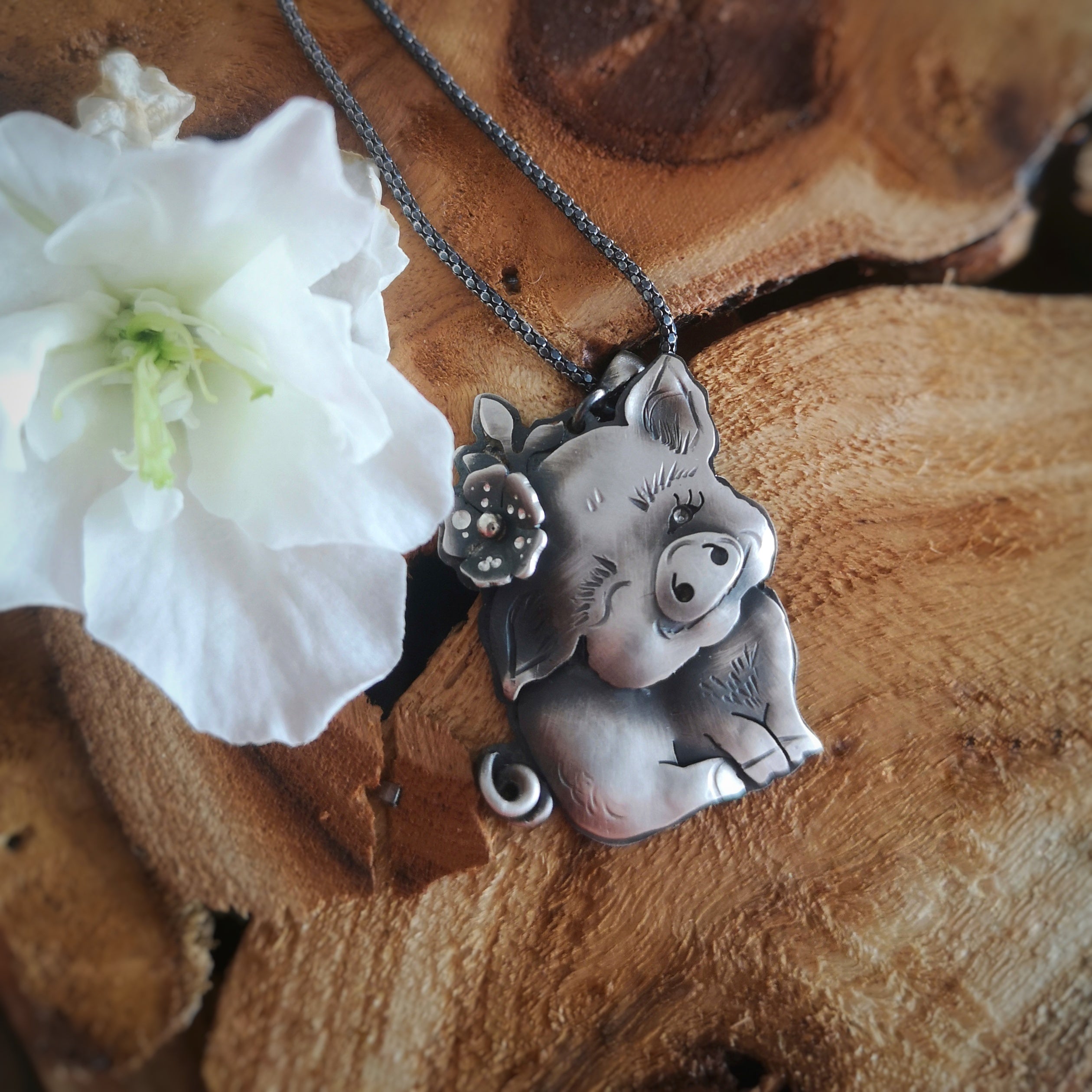 Wink To The Spring -  Piggy Necklace
