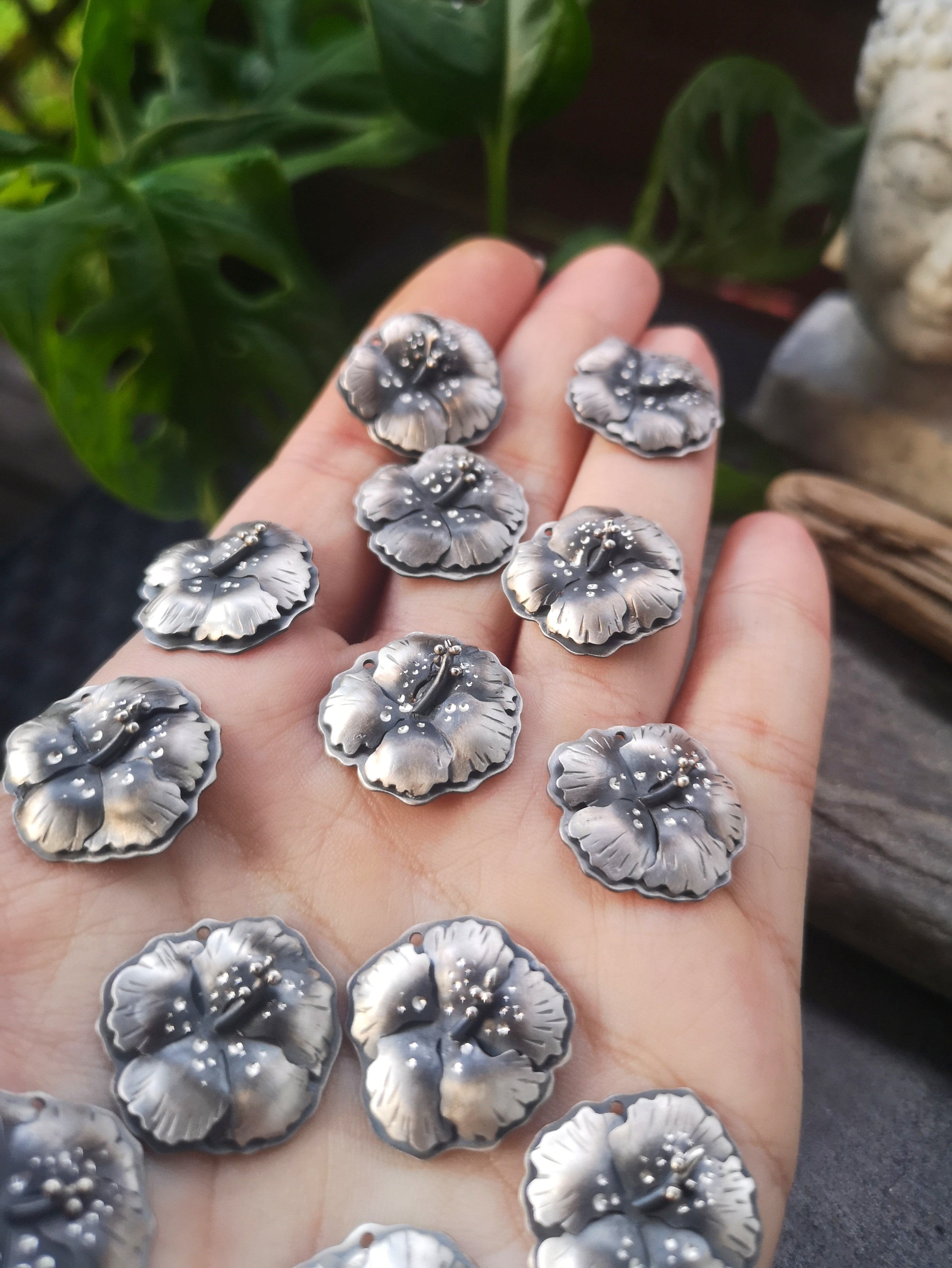 The Hibiscus Necklace