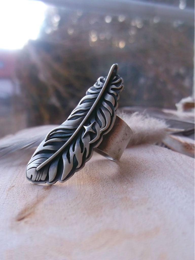 The Feather Ring 7.5 US