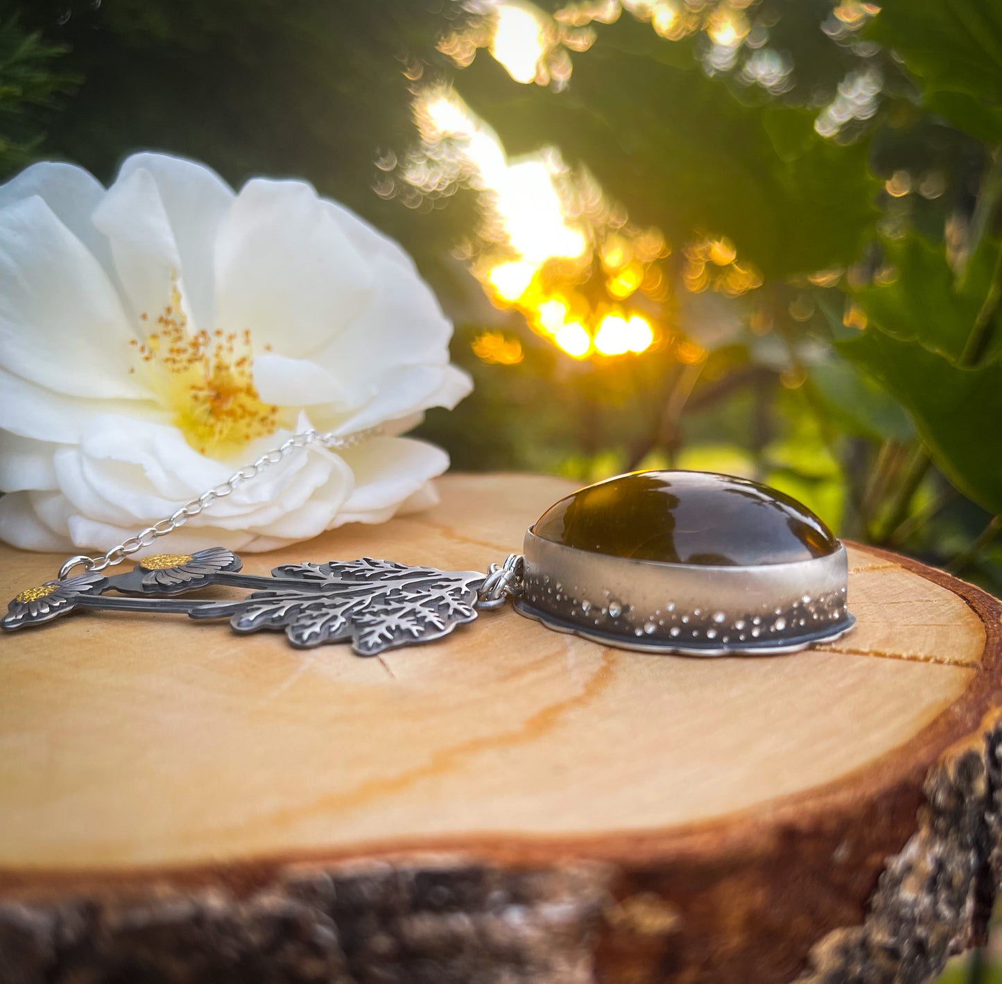 The Chamomile Necklace - Baltic Amber