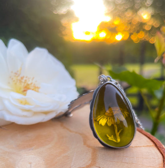 The Chamomile Necklace - Baltic Amber