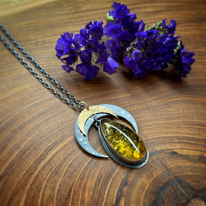 The Amber Lunula Talisman No1