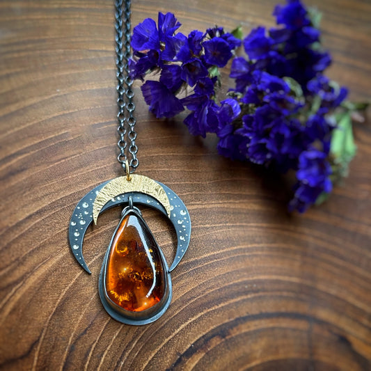 The Amber Lunula Talisman No4