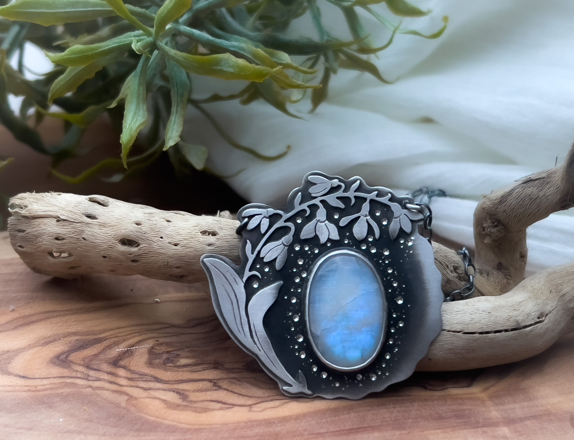 The Snowdrop Wreath Necklace