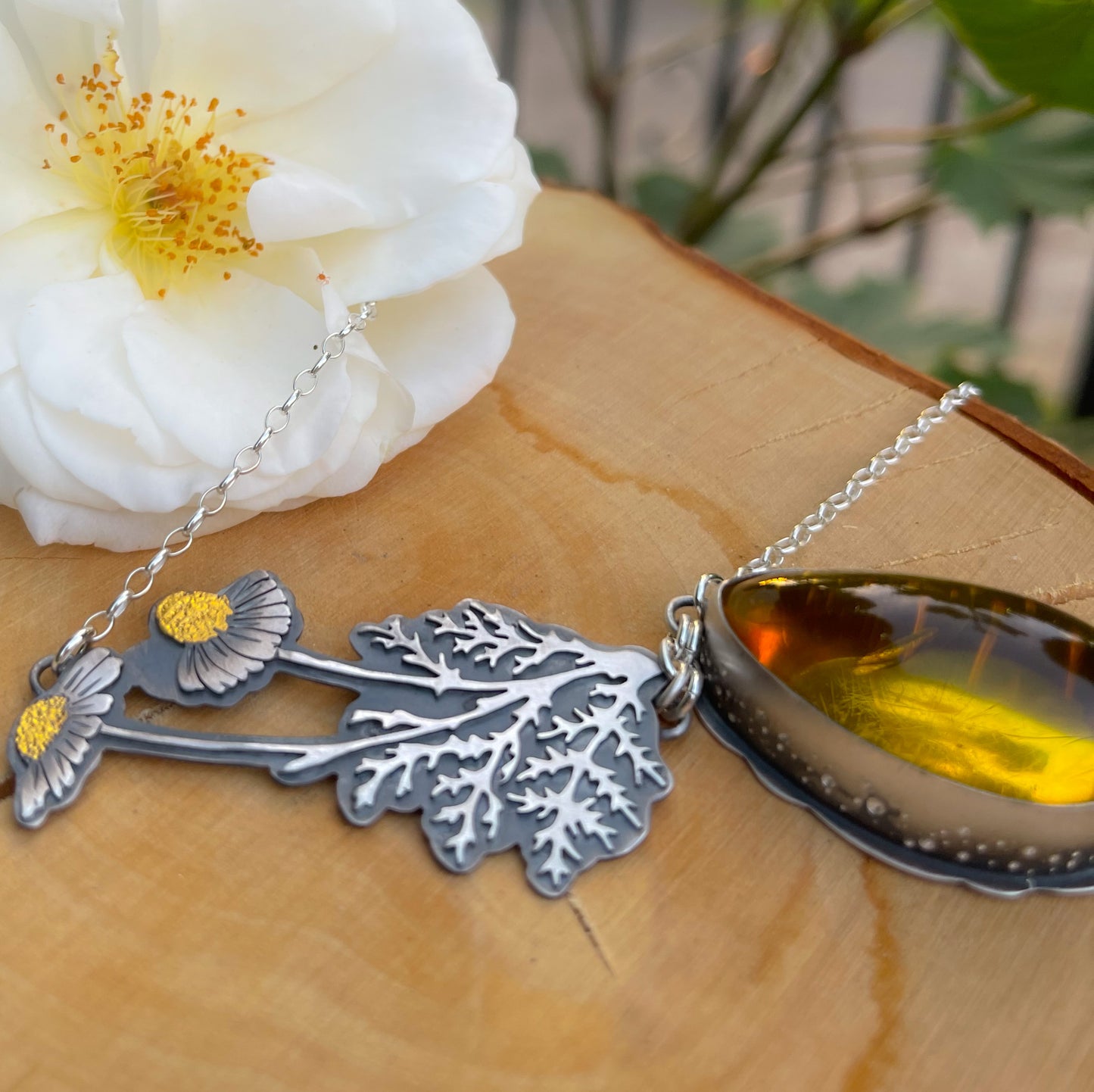 The Chamomile Necklace - Baltic Amber